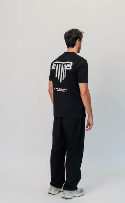 SIGNATURE BLACK T-SHIRT