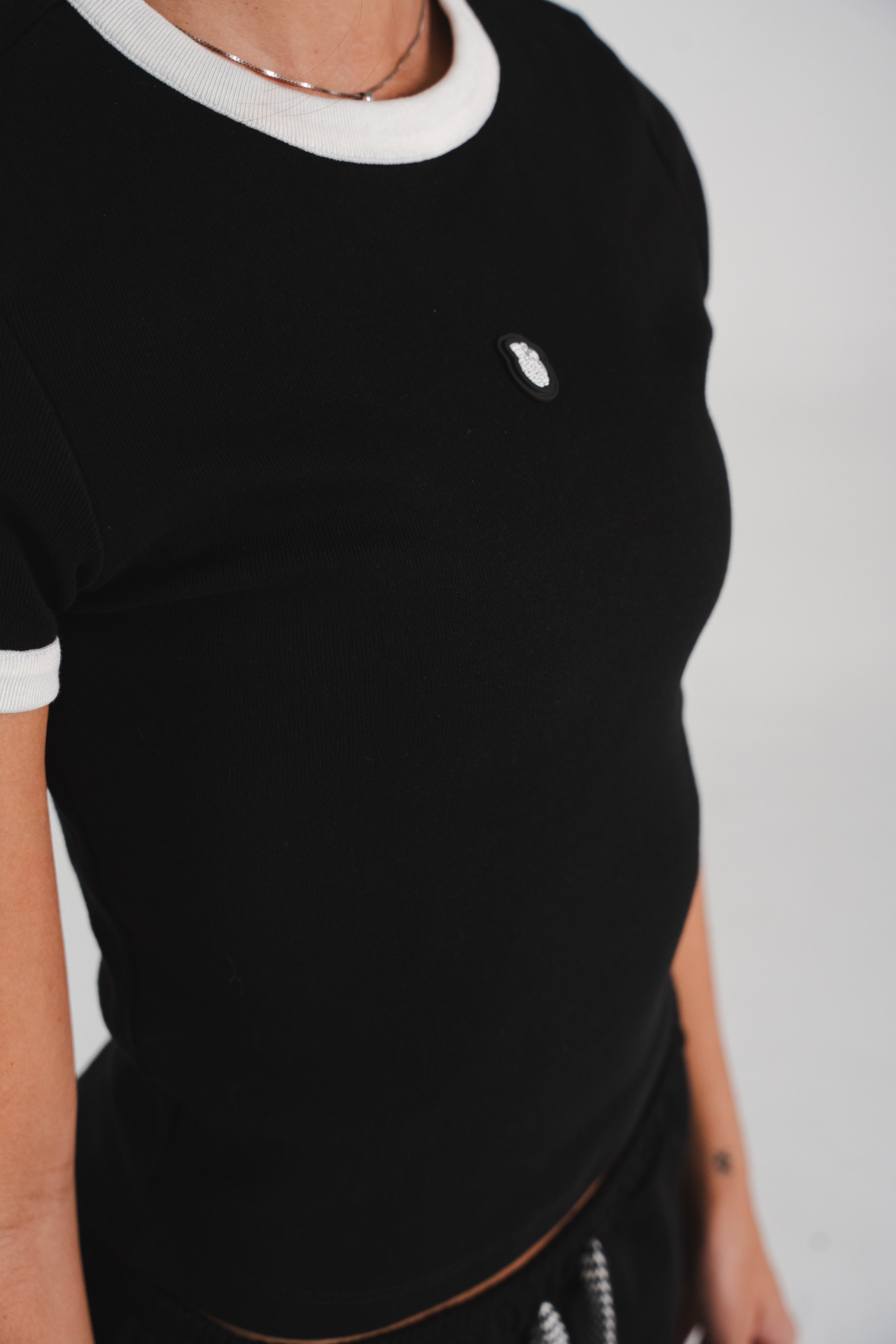 SHORT SLEEVE BLACK